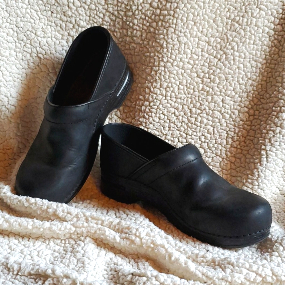 💖SOLD💖 Dansko Women's Slip Resistant Clogs